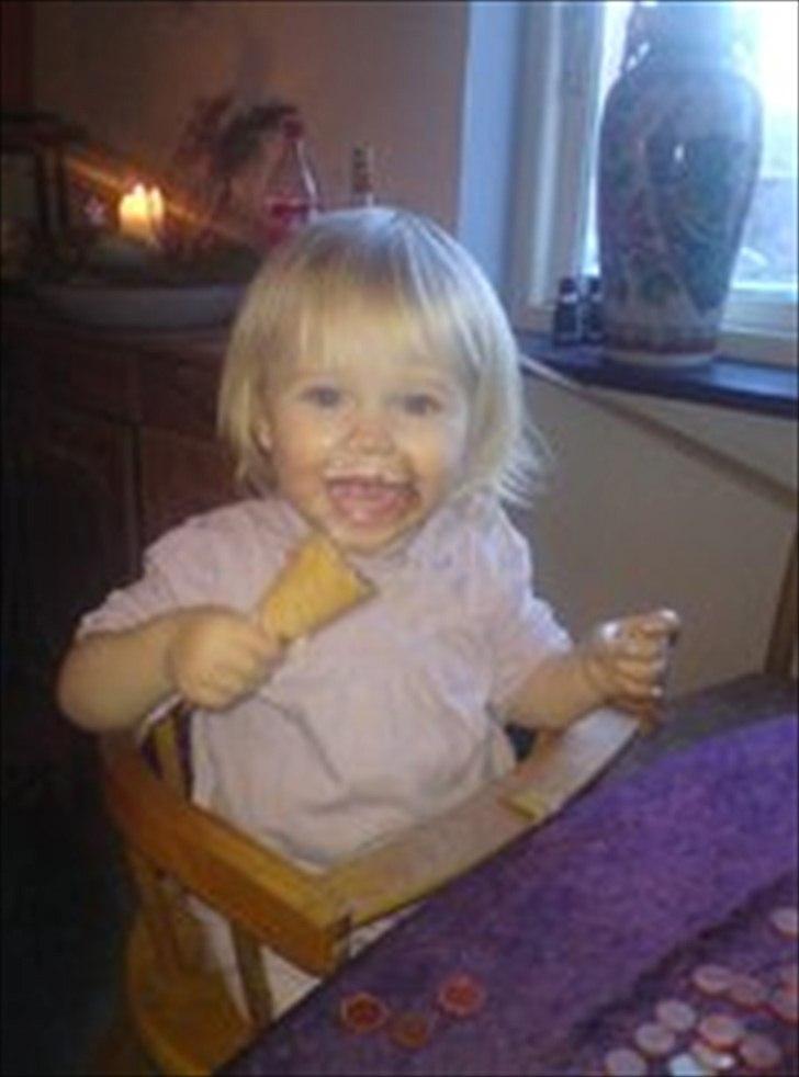 Pige Mascha - hos mormor maj 2011 billede 2