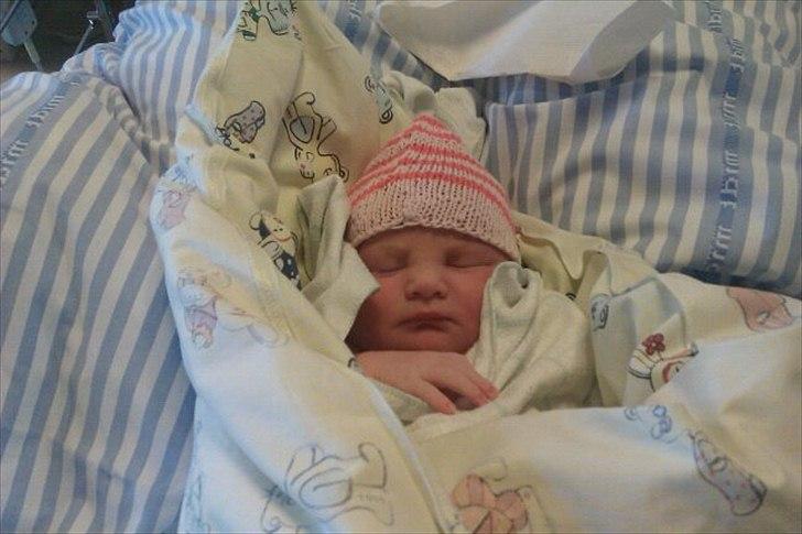 Pige Ida Marie  - Helt nyfødt Ida billede 3