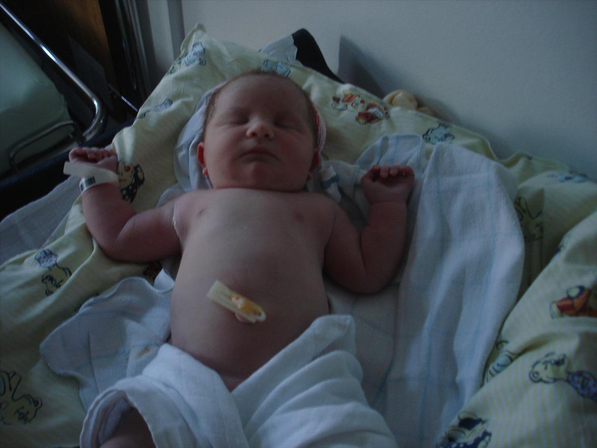 Pige Ida Marie  - vejes og måles... billede 4