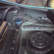 Lidt glasfiber og et par højtalere nu med nye pics