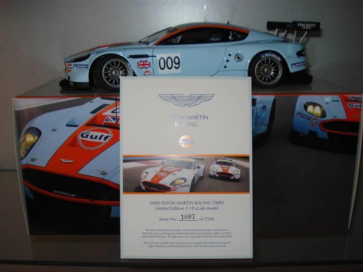 Modelbiler 1:18 1:43 1:87 m.m. - Prodrive  Gulf Aston Martin Racing DBR9 LeMans vinder 2008 i GT1. Nr.1007 ud af 2500. billede 75