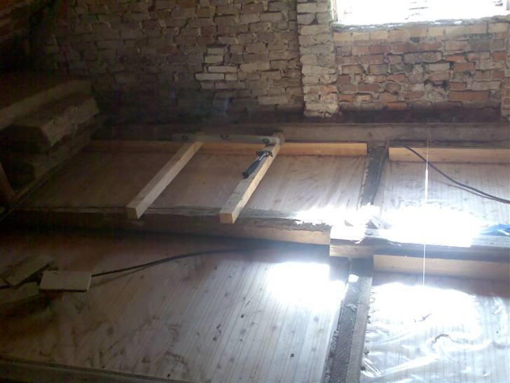 Renovering af værelse - Så er der klar til at komme nye gulvstrøer ind billede 3