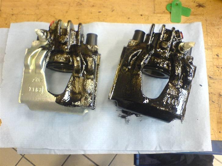 Citroen Saxo VTS 8V projekt/styling UPDATE 7-7-08 - Igang med at give dem første lag sort hammerlak. billede 114