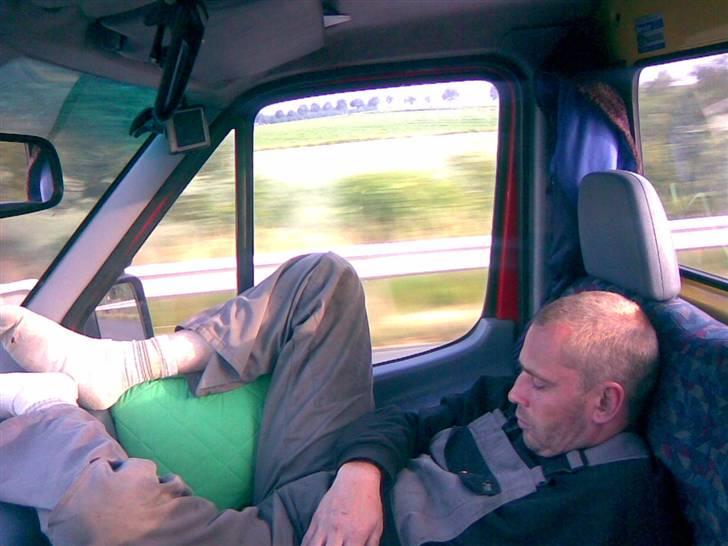 S2000 hjem til fyn - Splynk var også træt på turen, og demonstrede flere måde at få hold i nakken på. billede 26