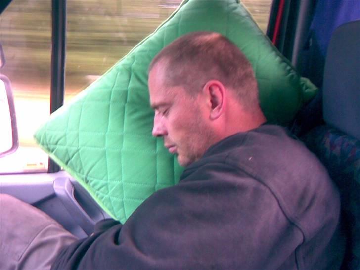 S2000 hjem til fyn - Splynk var også træt på turen, og demonstrede flere måde at få hold i nakken på. billede 27