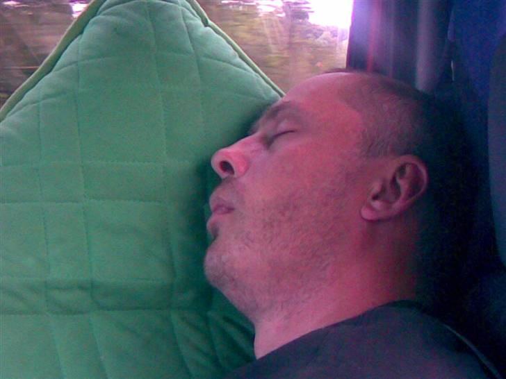 S2000 hjem til fyn - Splynk var også træt på turen, og demonstrede flere måde at få hold i nakken på. billede 29