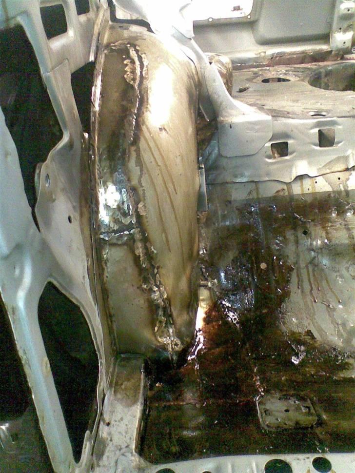 AE86 Renovering - Højre inderste inderskærm færdigt her.. billede 24