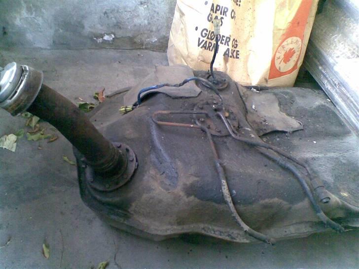 AE86 Renovering - Tank med gammel tank studs og pumpestativ.. billede 25