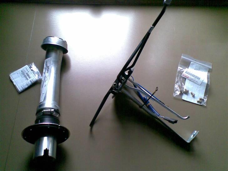 AE86 Renovering - Splinter ny tank studs og benzinpumpestativ fra Toyota.. billede 33