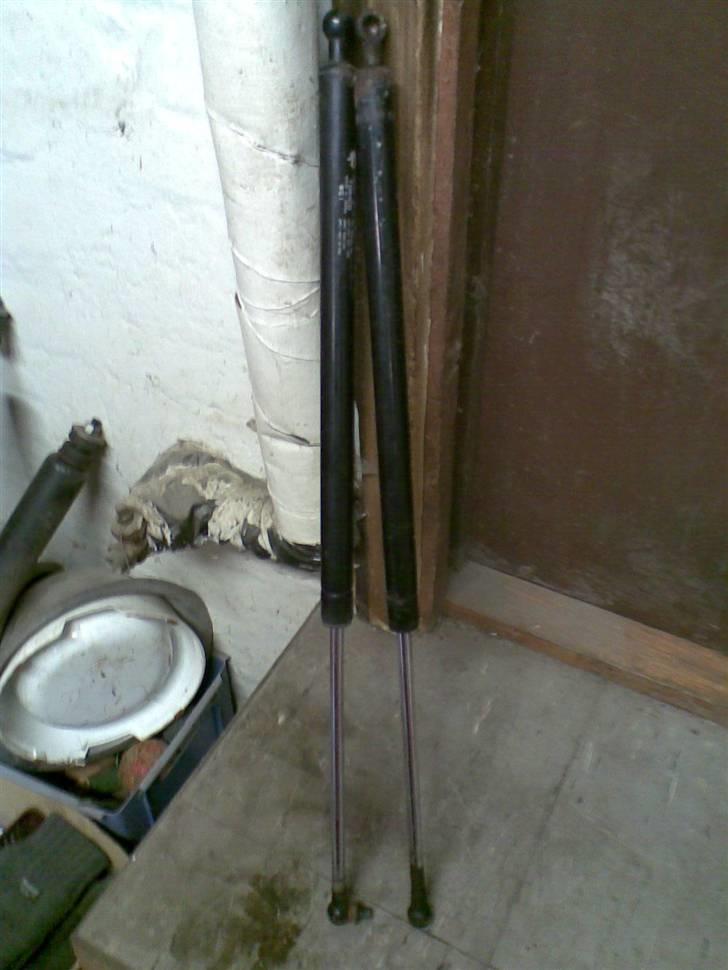 AE86 Renovering - Gamle bagklaps dæmpere.. de noget trætte, så søger faktisk et par nye, hvis nogen har? :) billede 37