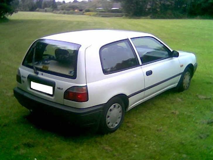 Billeder af tidligere biler. - Nissan Sunny N14. Tog den lidt impulsivt i bytte med min tidligere Gti´er. Da der skulle ske noget nyt. billede 16