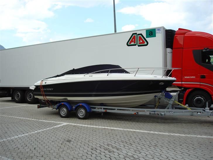 De første billeder fra min tur til Italien - Den "lille" speedbåd jeg var på vej ned til Italien med. Fik at vide da jeg kom ned med den at den "kun" kostede en ½ mil. billede 22