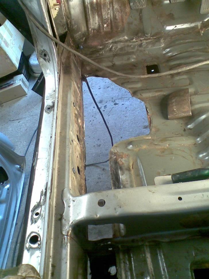 AE86 Renovering - Gæt selv hvorfor bunden er skåret op :S billede 38