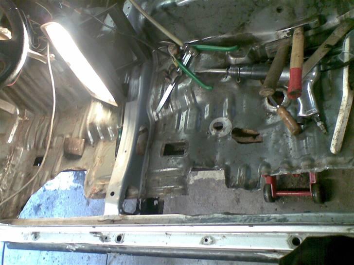 AE86 Renovering - Bunden under førersæde billede 39