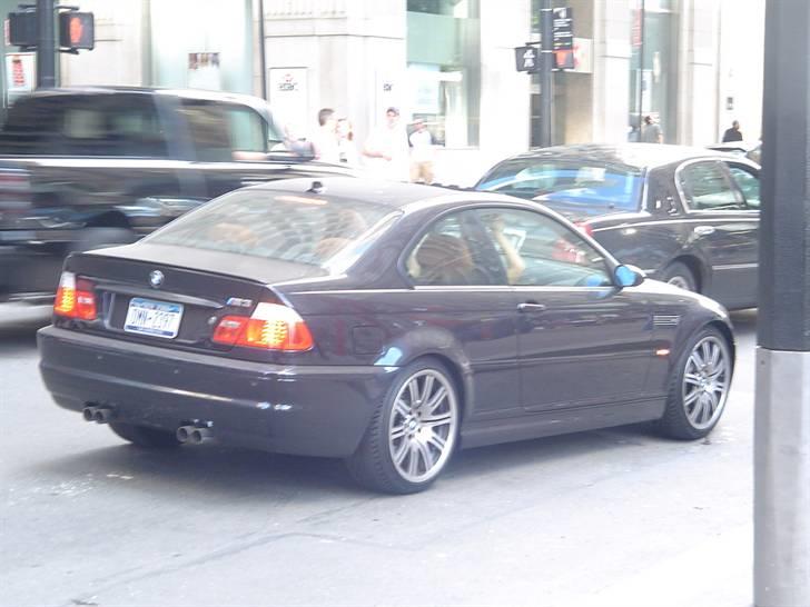 Bilbilleder fra USA (Part 1 af 6 - New York) - BMW E46 M3..... er den fed? - ja, det tror jeg så nok lige den er...... er den sjælden i USA? - Ne,j det tror jeg så nok ikke lige den er....... er det noget specielt i USA? - Nej, det tor jeg så nok slet ikke lige det er...... billede 10