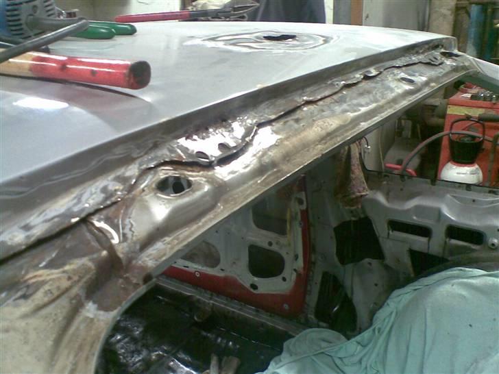 AE86 Renovering - Alligevel en del rust i taget.. underligt sted.. godt at få åbnet og få noget dinitrol op mellem samlingerne.. billede 52