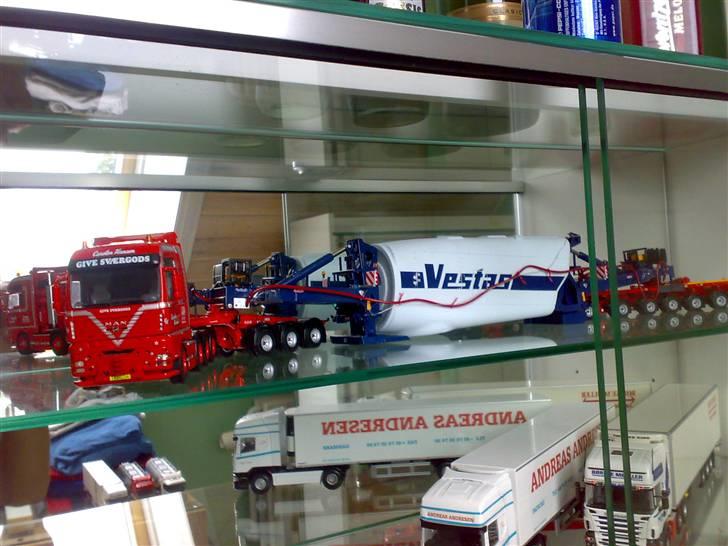 Tekno modellastbiler - Give Sværgods Transport 

MAN TGA XXL 8x4 Med Vestas Vindmølletårn billede 199