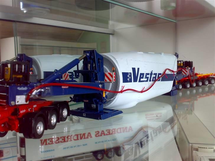 Tekno modellastbiler - Give Sværgods Transport 

MAN TGA XXL 8x4 Med Vestas Vindmølletårn billede 202