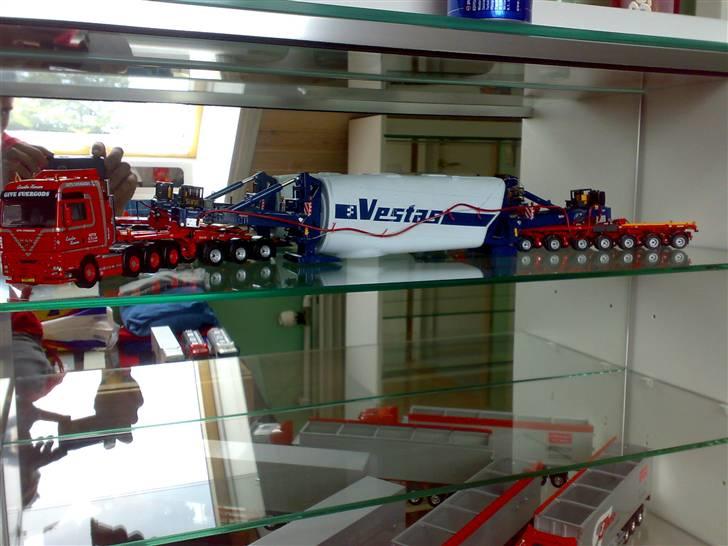 Tekno modellastbiler - Give Sværgods Transport 

MAN TGA XXL 8x4 Med Vestas Vindmølletårn billede 203