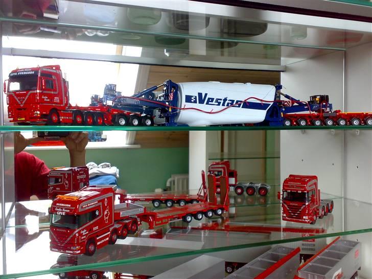 Tekno modellastbiler - Give Sværgods Transport 

MAN TGA XXL 8x4 Med Vestas Vindmølletårn  (CarstenHansen ) 

Scania 164G - V8 580 + goldhofen (Carsten Hansen )

Scania R500 V8 ( Finn Hansen ) billede 204