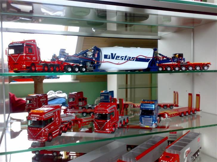Tekno modellastbiler - Give Sværgods Transport 

MAN TGA XXL 8x4 Med Vestas Vindmølletårn  (CarstenHansen ) 

Scania 164G - V8 580 + goldhofen (Carsten Hansen )

Scania R500 V8 ( Finn Hansen ) 

Scania R500 V8 ( Gert Troelsen, Herning ) billede 206