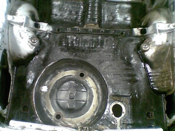 AE86 Renovering - Blev færdig med at lægge resonansdæmpning i hele bunden.. billede 67