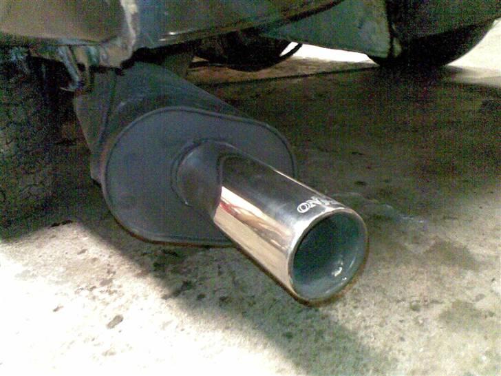 AE86 Renovering - Nymalet og poleret bagpotte, maling var krakeleret, så den trængte til er kærlig hånd.. billede 74