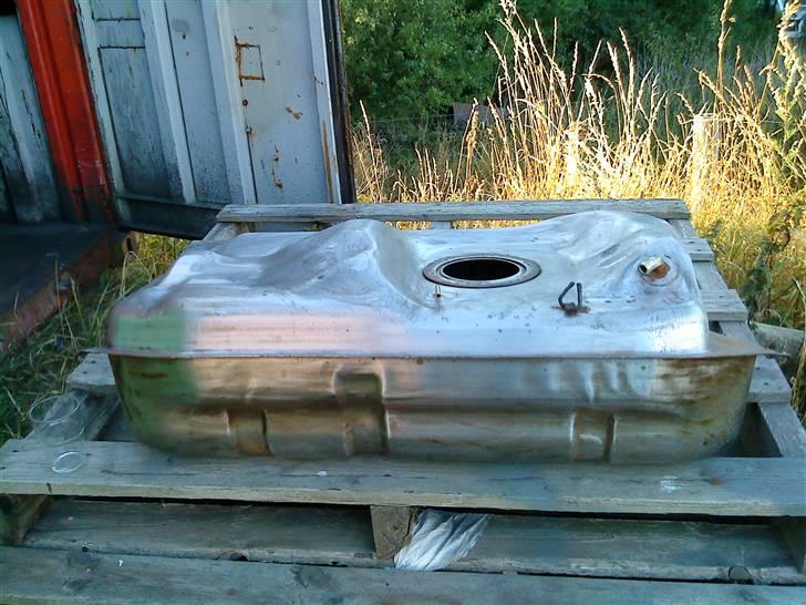 Renovering af 300ZX Twin Turbo "Tykke Bertha" - Mangler at blive slebet ordentlig ned, så skal den grundes og males. billede 71