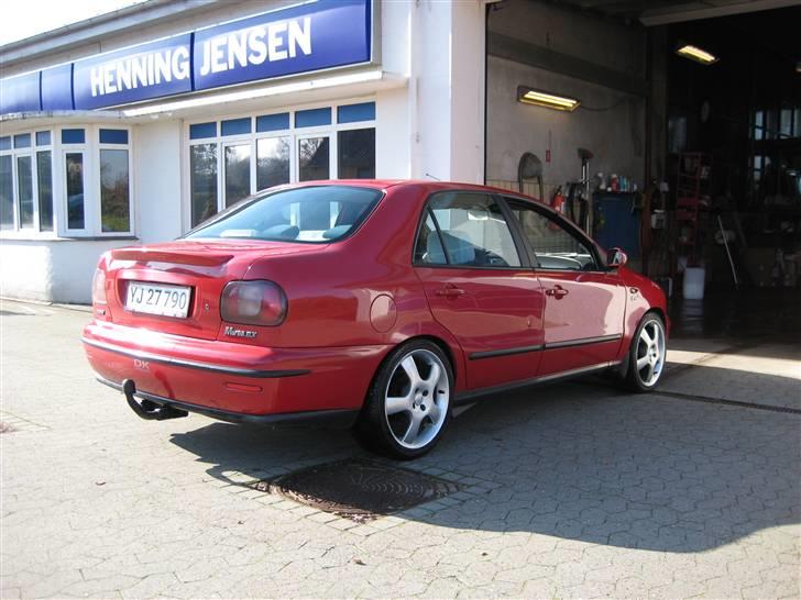 Mine gamle Fiat´er! - Min gamle marea 1,6 16v.. kørte skide godt når den endelig kørte hehe.. men den var fandme flot!! billede 1