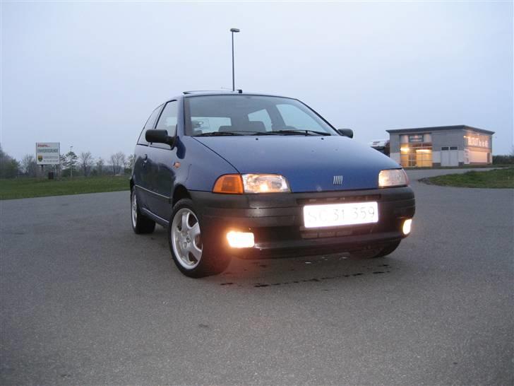 Mine gamle Fiat´er! - Min 3 fiat.. en punto 1,2 8v fra 96 havde kørt 280.000 da jeg købte den af min søster.. kørte rigtig meget stabil vogn.. billede 7