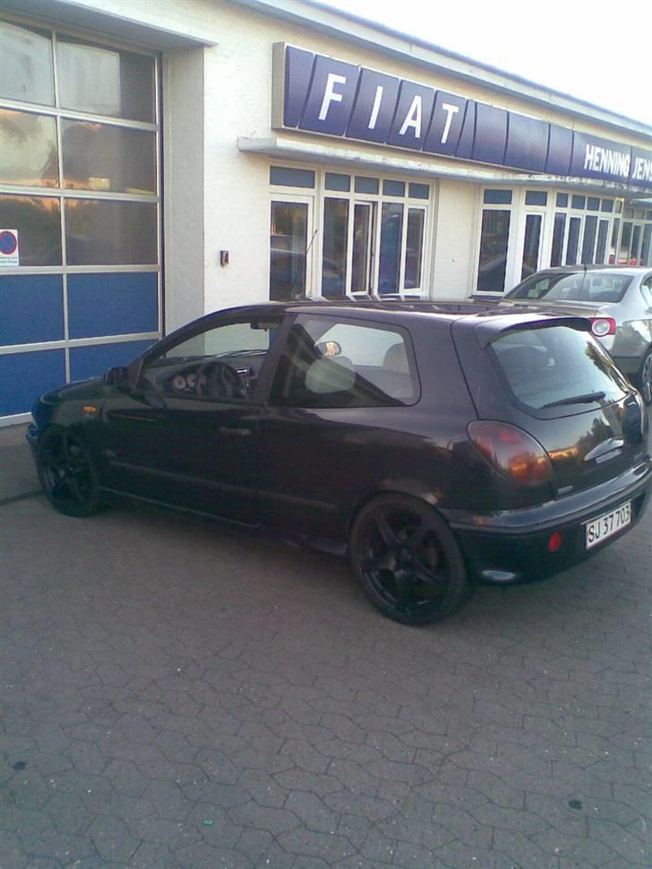 Mine gamle Fiat´er! - Min nuværende vogn Fiat Bravi 2,0 20v 5cylinder HGT.. den motor kører bare skide godt og har den lækreste lyd!!! den har snart kørt 400.000 med samme motor!! hehe ikk hver dag man får en fiat til og gøre det.. billede 10