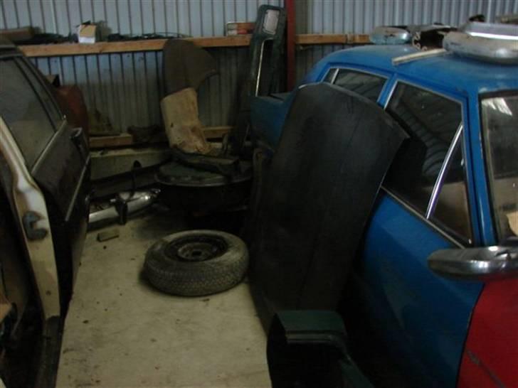 De hellige Svanbjerghaller! - En frontklap til Taunus mk4...... Oog lidt andet lort, man ikke vil/må smide væk - VEL Peddersen!?!?! For du har godt nok opbrugt din smid Ford dele væk kvote! ;-)
 billede 17