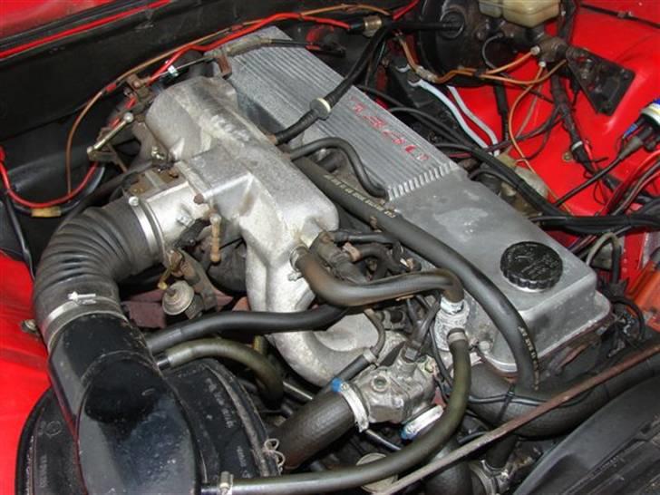 De hellige Svanbjerghaller! - Commodore GS/E..... Hvilken motor! 160 hk (DIN) præsterer de 6 cylindre i række.... billede 26