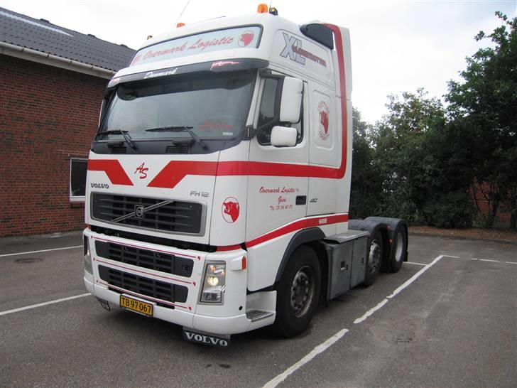 Lidt billeder fra mit job - Her står bilen stadig med de gamle stafferinger - mens den havde kogalskab, ikk Jesper !! :D billede 8