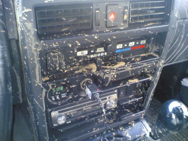 Seest Grusgrav d.23 august - UPS...... Ja ja ja... ved det godt... det skal sidde UDENPÅ !! billede 12