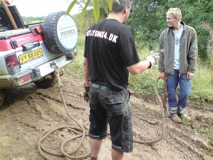 Seest Grusgrav d.23 august - Peter forklare lige Michael hvordan man skal og IKKE skal køre ..... ;-) billede 21