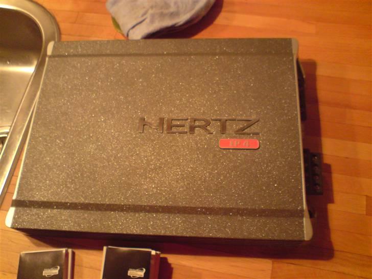 Anlæg i glasfiber - golf 3 - En af de nye forstærker. 
har købt 2 stk Hertz EP4 billede 28