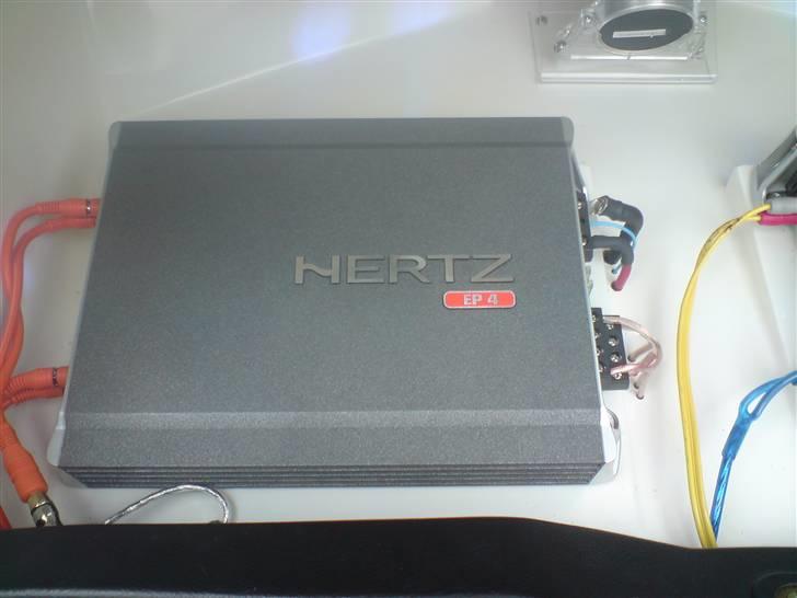 Anlæg i glasfiber - golf 3 - Den ene forstærker billede 31