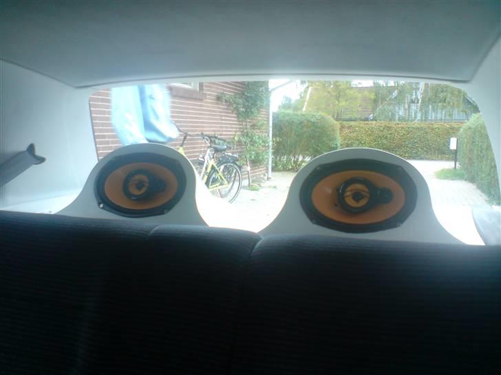 Anlæg i glasfiber - golf 3 - Min hattehylde set inde fra bilen billede 34