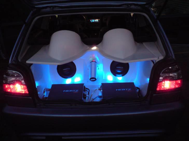 Anlæg i glasfiber - golf 3 - Her kan man se det blå lys i bunden af det billede 35