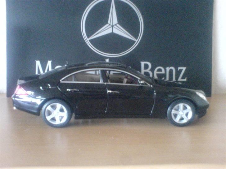 Mine Mercedes-Benz modelbiler - Mercedes-Benz CLS 500, 1:18 Maisto billede 3