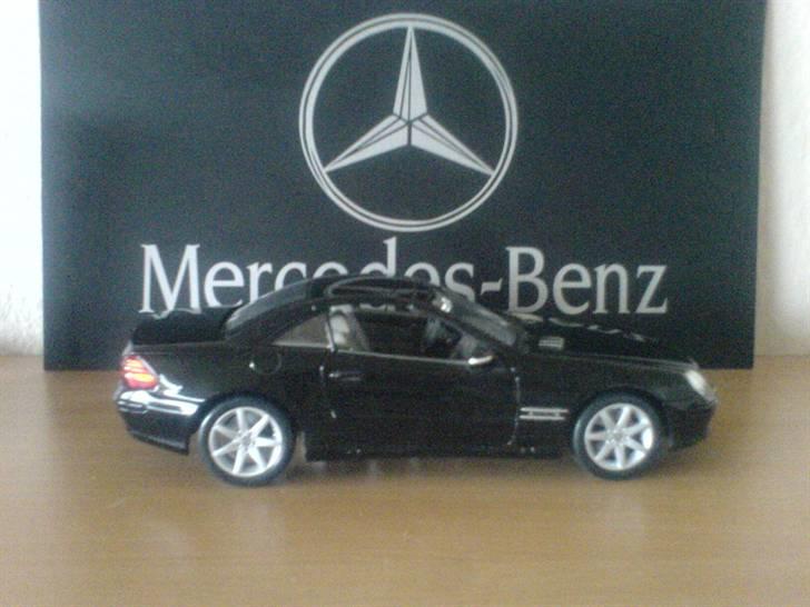 Mine Mercedes-Benz modelbiler - Mercedes-Benz SL 500, 1:18 Maisto billede 8