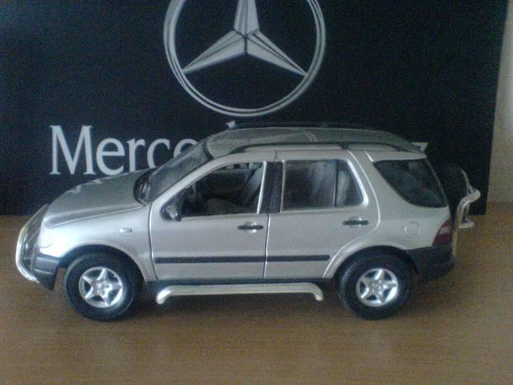 Mine Mercedes-Benz modelbiler - Mercedes-Benz ML320, 1:18 Maisto billede 16