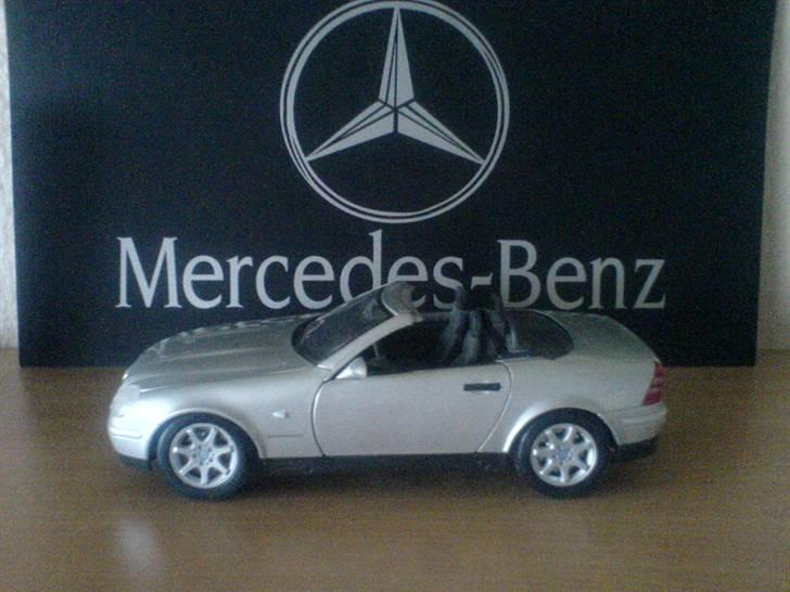 Mine Mercedes-Benz modelbiler - Mercedes-Benz SLK 230 Kompressor, 1:18 Maisto billede 17