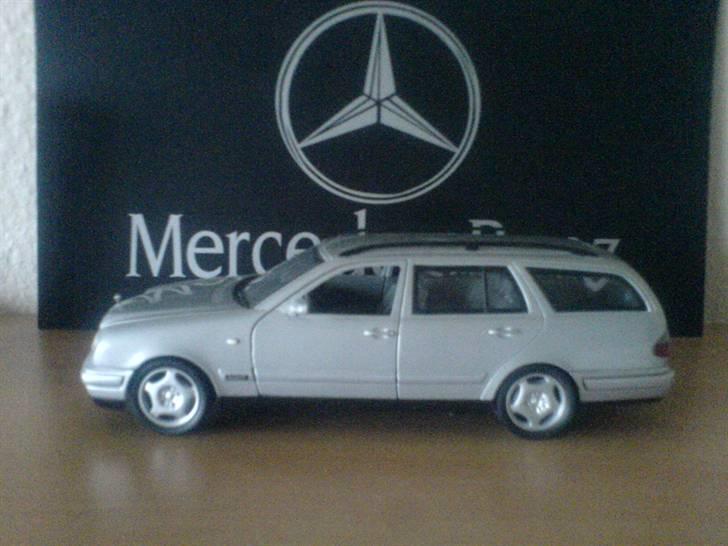Mine Mercedes-Benz modelbiler - Mercedes-Benz E420, 1:18 Anson billede 18