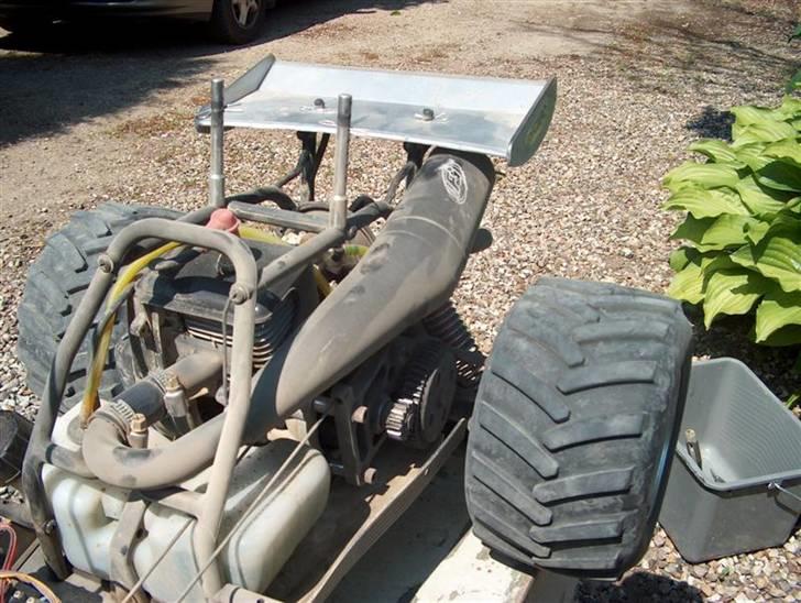 FG Monster Beetle - Lige fået monteret FG Tunepipe, fjerner det døde bundtræk en Zenoah RC26'er har klart pengene værd og en af de første opgraderinger billede 4