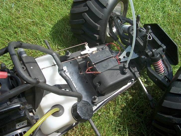 FG Monster Beetle - Med 2 styreservo'er, de begge ku ik holde til de tæsk den fik, så den er nu skiftet til single styreservo i bedre kvalitet billede 5