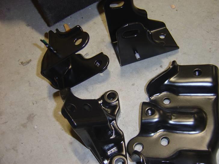 Celica ST165 under genopbygning - De første pulverlakede beslag er kommet retur. Nu mangler de galvaniserede bolte og møtrikker bare. billede 112