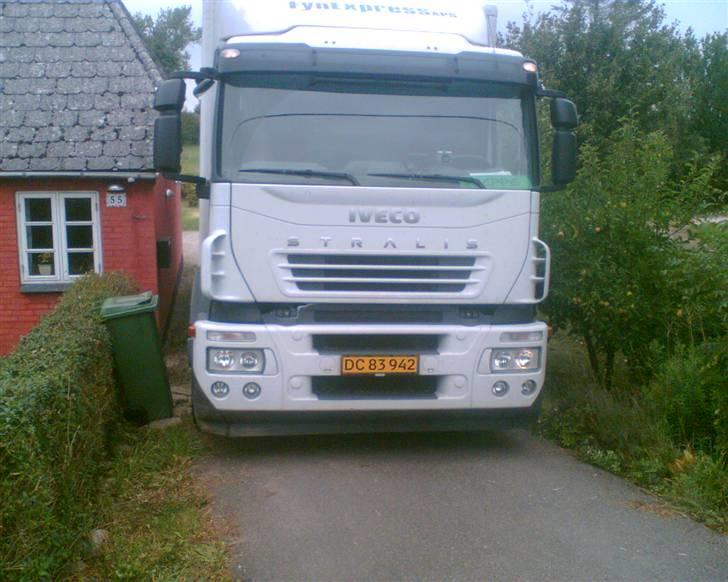 Min tidligere lastbil ved DE GRØNNE BUDE - Der var ikke lige så meget plads :) HeHe men det gik lige billede 2