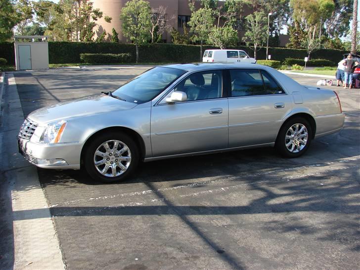 Lidt billeder fra en bilautists USA rejser! - Nåh! September 2008 drog vi vestpå igen..... Denne gang til Los Angeles med stop i Las Vegas, Highway 1 fra L.A. til San Francisco, for derefter at køre til Portland, Oregon, hvor vi har familie oog så retur til San Francisco hvor vi flyver hjem fra, fordi billeje, hvor man afleverer i en anden stat er temmeligt dyrt i USA....

Oog i år blev vi så præsenteret for 1 stk. Cadillac DTS, af de flinke folk fra Hertz. Den har både V8 motor på 292 heste, automatgear og en helveds bunke knapper, som jeg ikke helt har fundet ud af endnu! Kører jo også kun rundt i en AutoUnion fra 1985 til hverdags;-)

Og for at være en V8, så kører den egentligt rimeligt økonomisk - en 8-10 km/l. er ikke urealistisk....... Oog så koster det jo også kun ca. 300 kr. at fylde tanken helt op igen, når man har tømt den - i USA! ;-(

P.S. For at leje ovennævnte vogn i 3 uger, gav jeg ca. 5.500 kr. incl. forsikring og fri km.

 billede 78